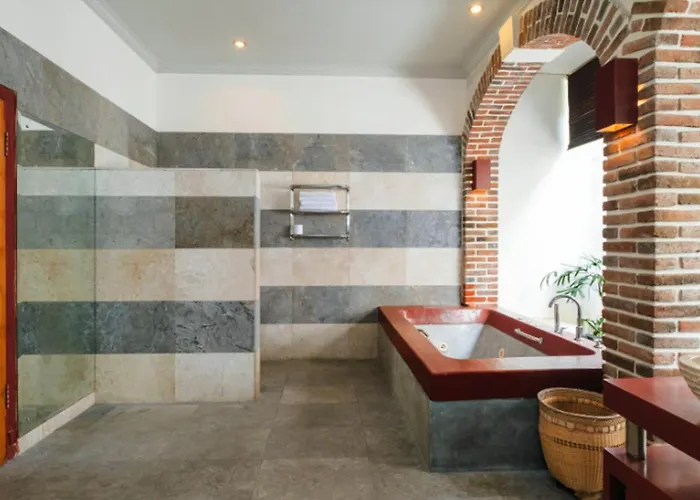 3 Bedroom Private Pool In *